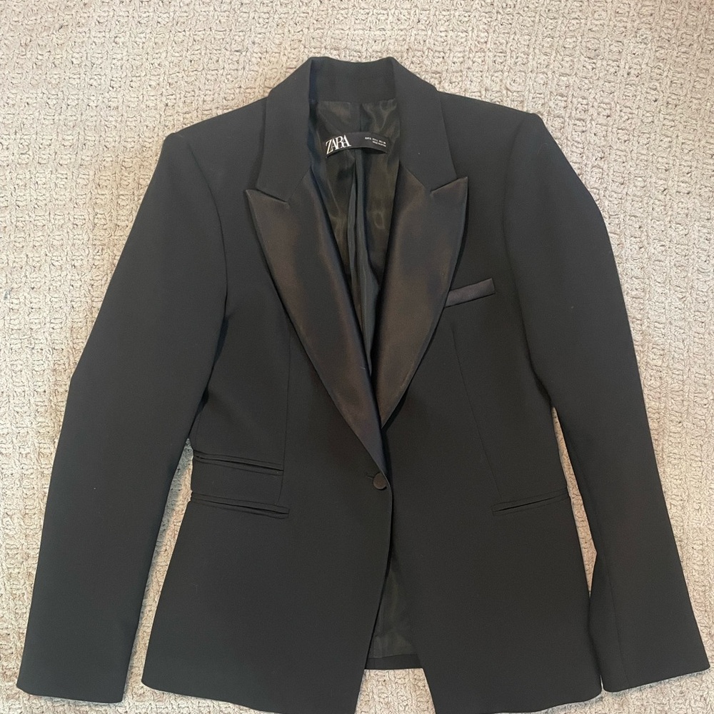 Super sharp Zara tux blazer